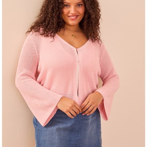 ARULA Sweaters - Arula Pink Knit Bell Sleeve Cardigan Sweater 2X V-Neck Cropped Slouchy Coquette